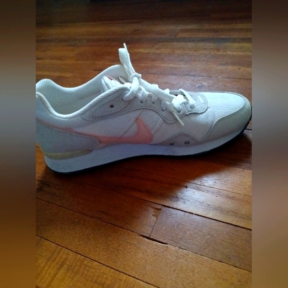 Nike Sportswear Running Shoes White & Gray w/ Peach Swoosh Women's Size 10med - Picture 5 of 9